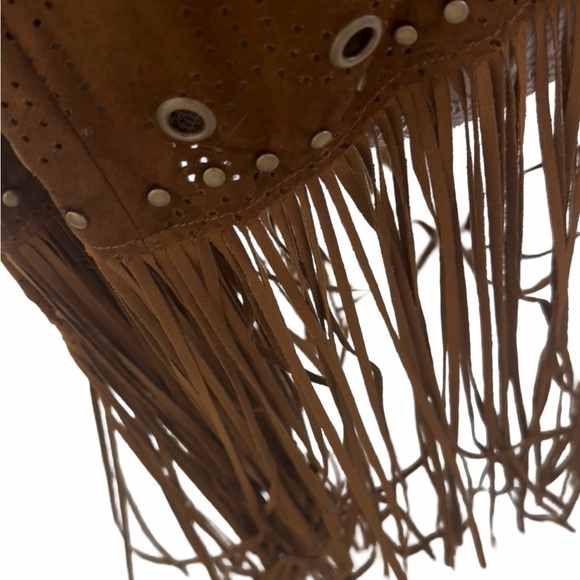 WESTBOUND FRINGE VEST
Faux Brown Suede 
Women’s LARGE 
RN# 58909
LikeNEW - Picture 10 of 10